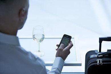 母亲节临近甲亢哥给路人小孩买PC 感动网友